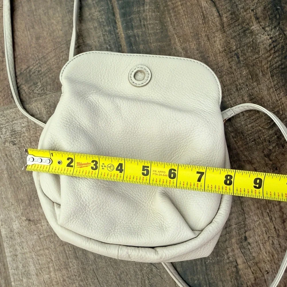 Hobo Women's Cream Pebbled Leather Magnetic Close Minimalist Crossbody Bag,Small